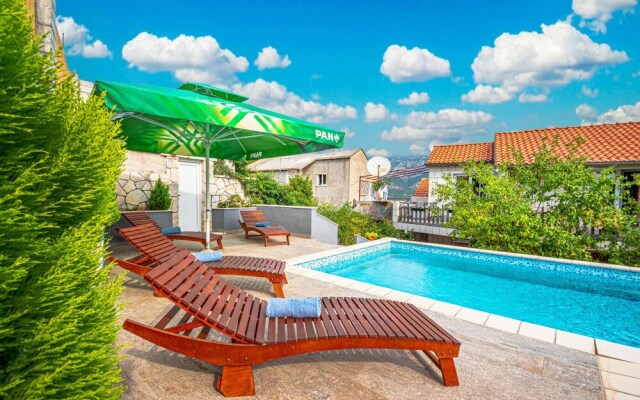 Beautiful Home in Korcula With Wifi and 4 Bedrooms