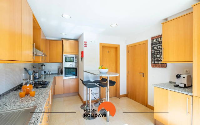 #076 Stunning and Modern Villa Near NewTown, Beach Pool