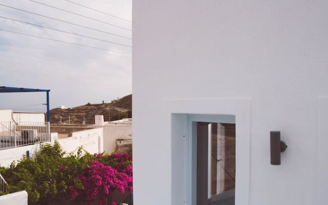 Akrotiri Cycladic Suites