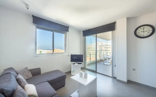 Bright Home 50m From the Sea