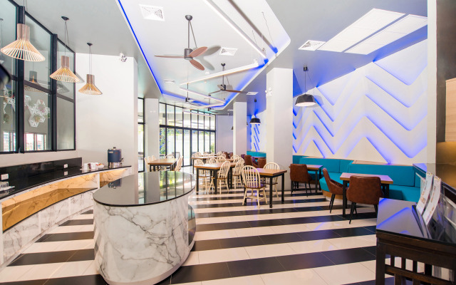OYO 241 Ratana Hotel Sakdidet
