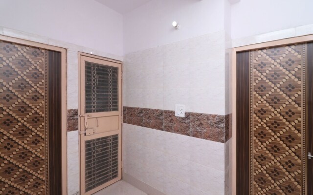 Oyo 12911 New Capital Inn