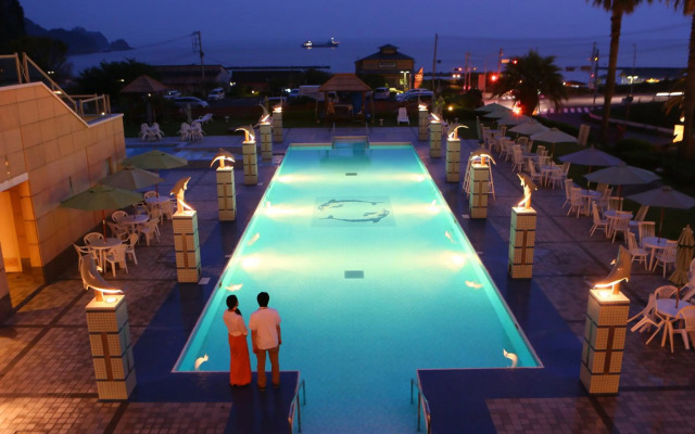 Crystal View Hotel	