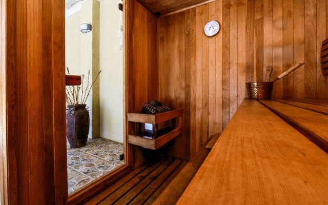 Massive Oceanfront Villa - Spa - Sauna - Gameroom - Malmok!