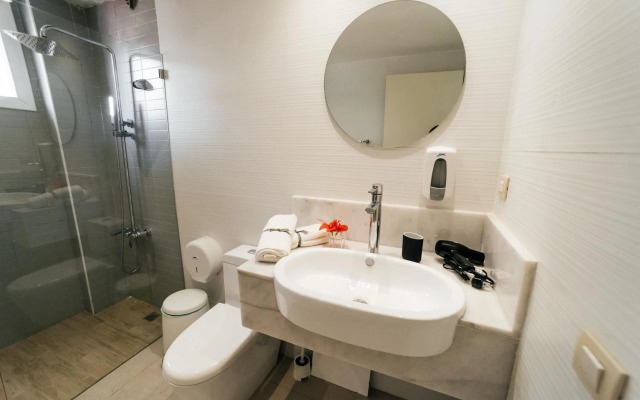 New Apartment Sueno pool area private Beach guard