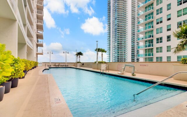 The Club at Brickell Bay Luxury Suites