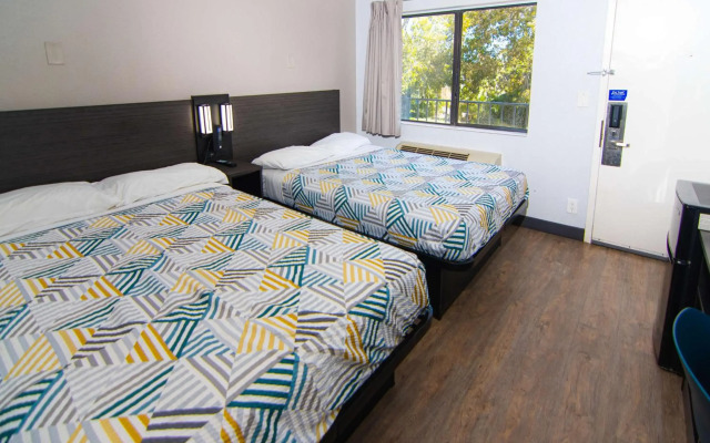 Motel 6 Lantana, FL