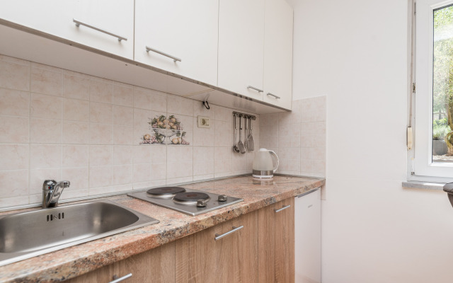 Apartment Angie 220m From the Beach