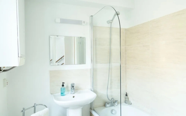 Bath Breaks Apartments