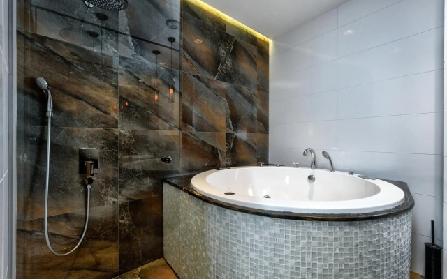 One Luxury Suites