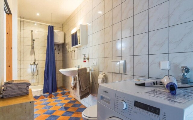 Stunning Home in Musalez With Wifi and 1 Bedrooms