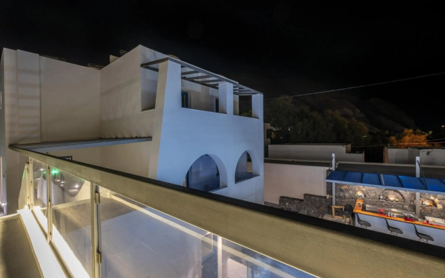Tristhenia Hotel
