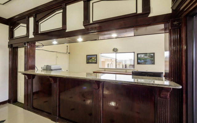 Three Rivers Executive Inn & Suites By OYO