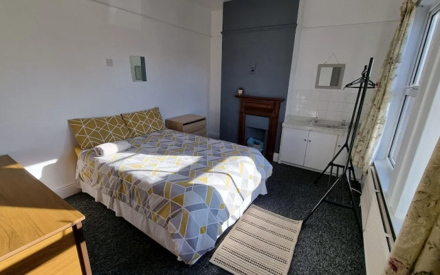 Stunning 5-bedroom House for Unforgettable Getaway