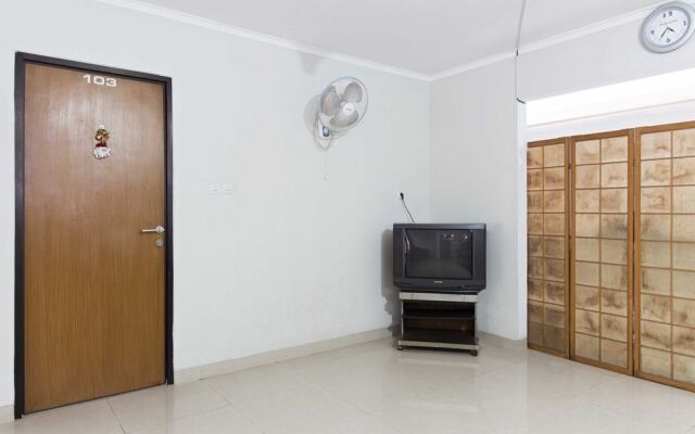 RedDoorz near Harmoni