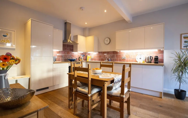 Silverdale Mews