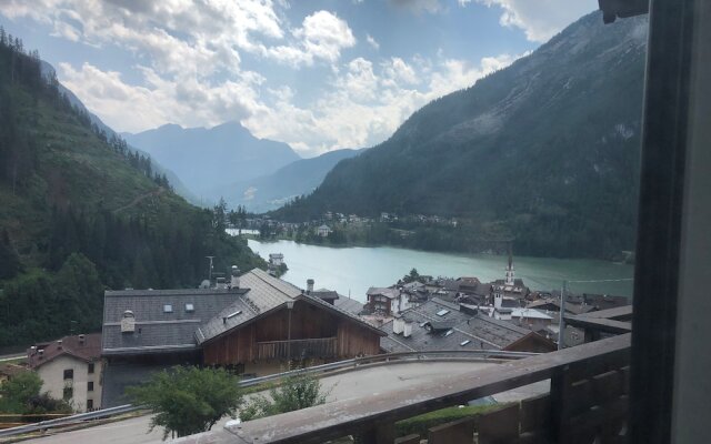 SnowLake Suite & Apartments