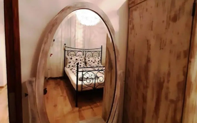 2 Bedroom Apartment near Heroes Square