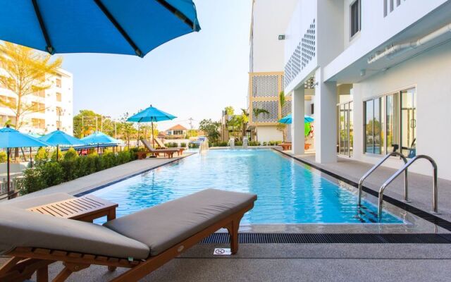 Recenta Suite Phuket Suanluang