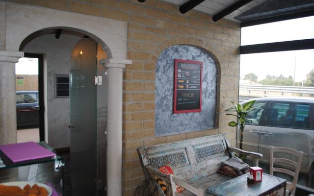 Luxar room
