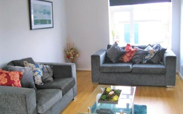 Airport/University Luxury Apartment 1