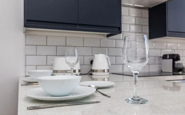 Hazelgrove Apartment | By Huluki Sussex Stays