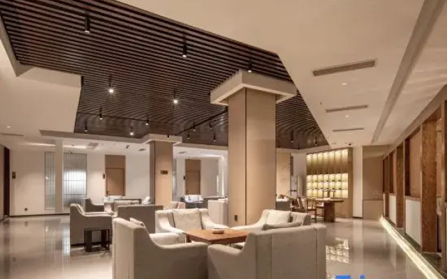 Yangzi Grey Whale Smart Hotel (Jiangyou Huopao Street)