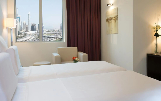 Pullman Dubai Jumeirah Lakes Towers - Hotel & Residence