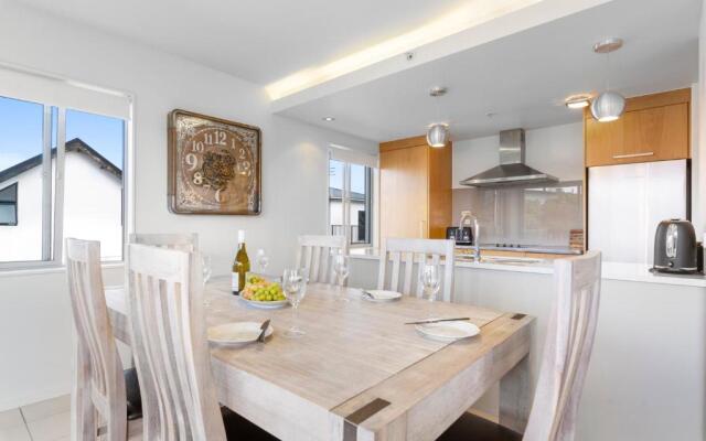 The Lake Life - Taupo Central Holiday Apartment