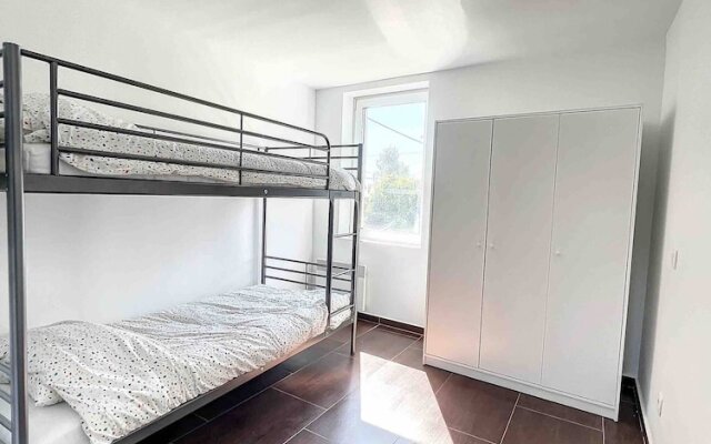 House With Free Parking 15min From The Airport