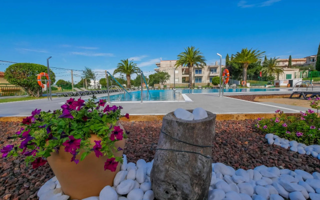 Rescator Resort 326 In Roses