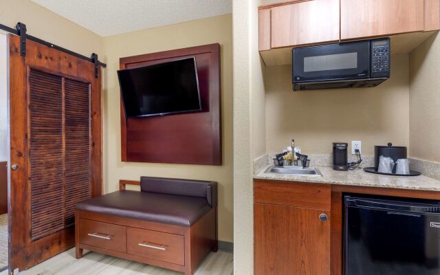Comfort Suites Lakewood - Denver