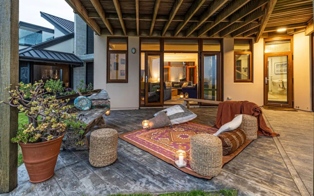 Unwind Seascape at Tennyson Beach