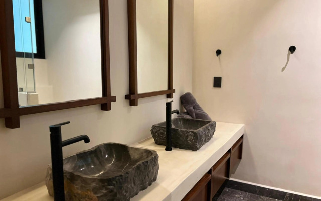 Lovely 2Bedroom apartment serviced + pool & garden