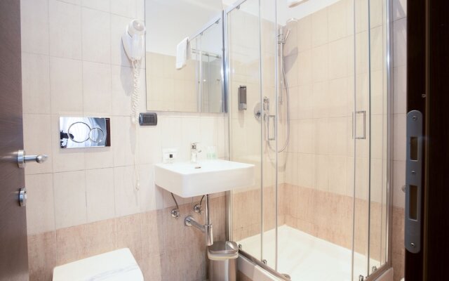 Rometobe Rooms & Hospitality