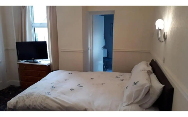 OYO Cedar Villa Guest House