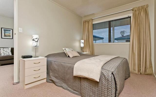 Snells Beach Motel