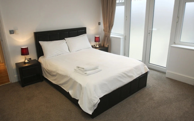 2 Bed Apt in Chorleywood Near Station