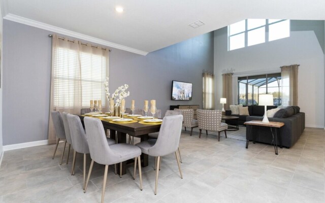 Beautiful Spacious House Near Themed Parks