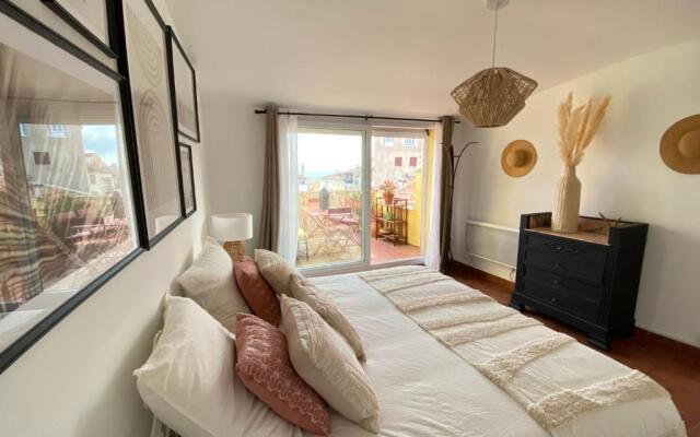 06M - Vieil Antibes beau duplex avec terrasse vue mer