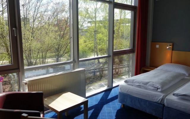 Advance Hotel