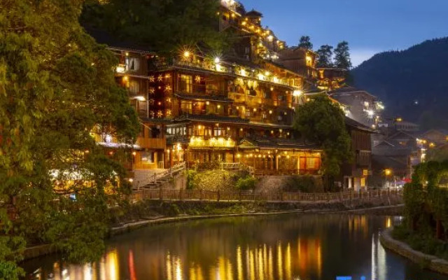 Xijiang Story Resort Hotel (Xijiang Qianhu Miao Village No. 4 Fengyu Bridge Branch)