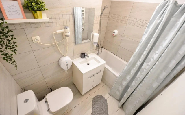 Pierre Cardin Deluxe Apartment With Terrace by Magniflex