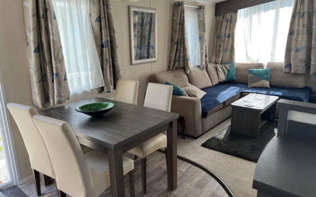 Inviting Luxury 2-bedroom Caravan in Hunstanton