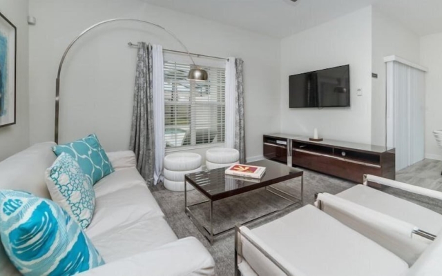 4BR 3BA Townhome w Private Pool