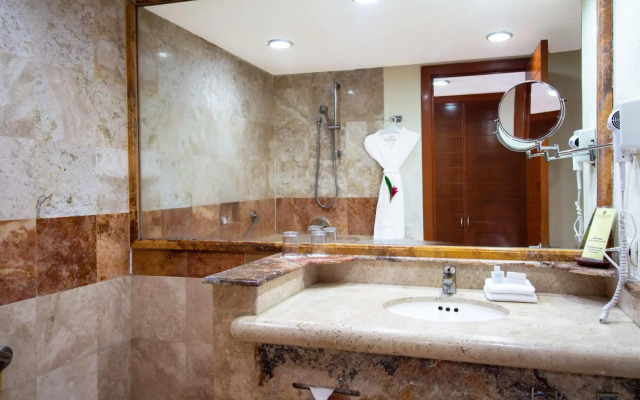 Plaza Pelicanos Grand Beach Resort - All Inclusive