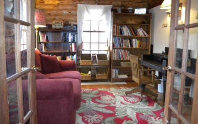 Rose And Goat Retreat - Mountain View Apartment