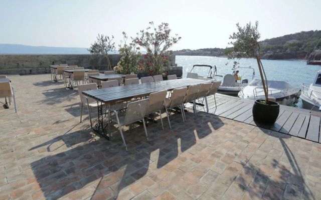 Poville Residence