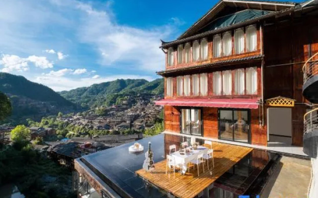 Xijiang Moye Banshan Hotel