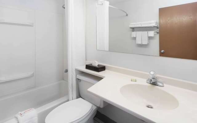 Super 8 by Wyndham Merrillville